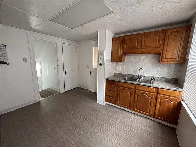 612 W Church St #A — Photo 6