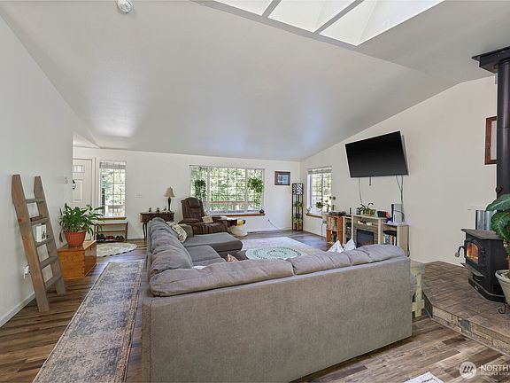 4th image of 17326 Russian Hill Lane SE