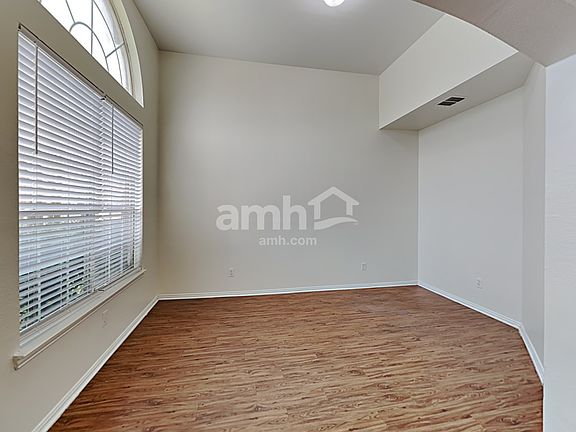 3rd image of 4434 Sharpsburg Dr