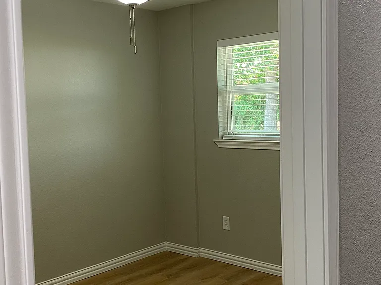 815 N Lydia St — Photo 17