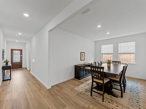 5th image of 729 Alden Dr