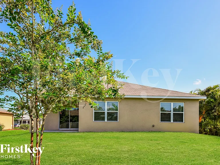 2704 SW 32nd St — Photo 15