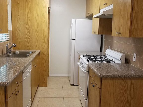 4th image of 11829 Chandler Blvd