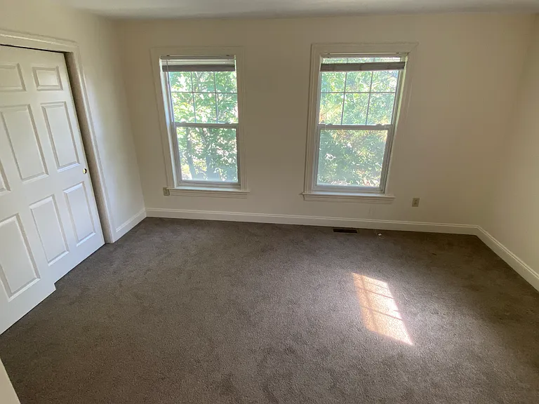 345 Dorset St #E — Photo 9