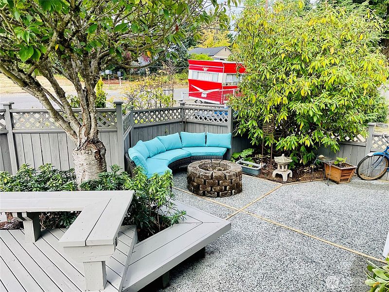3rd image of 12232 Fremont Avenue N