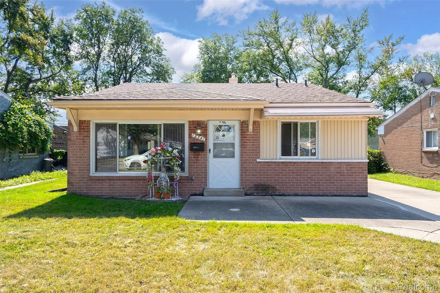 13341 Albany Ave photo 1