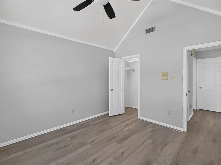 1037 McCoy Dr — Photo 10