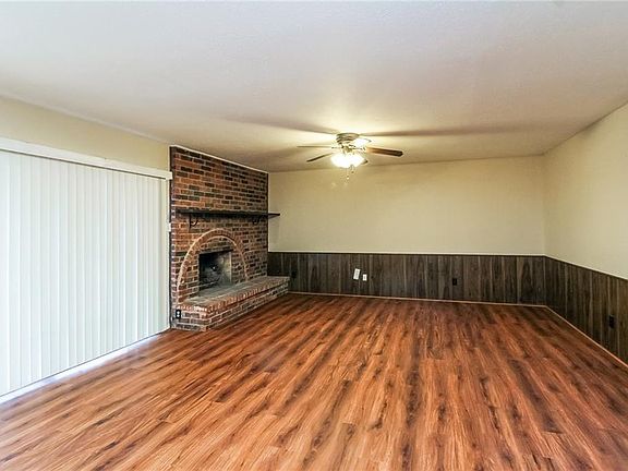 3rd image of 4709 Crawford Dr