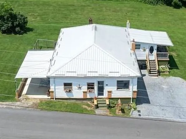 136 Highland Ave, Glade Spring, VA 24340