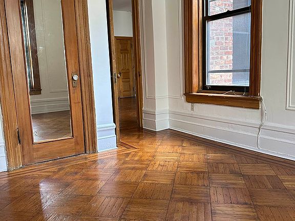 5th image of 3 W 75th St APT 3B