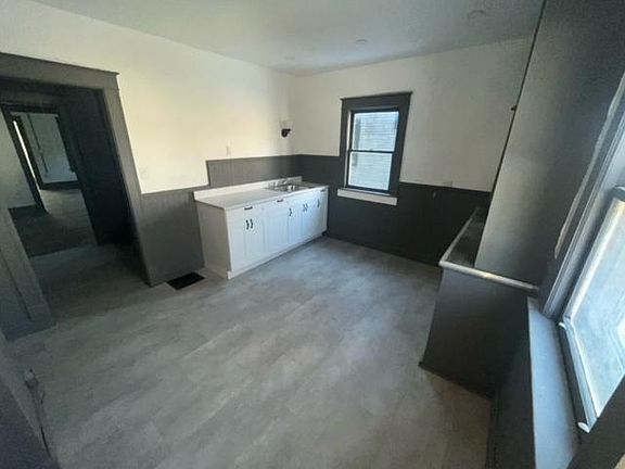 2nd image of 453 5th St #1/2