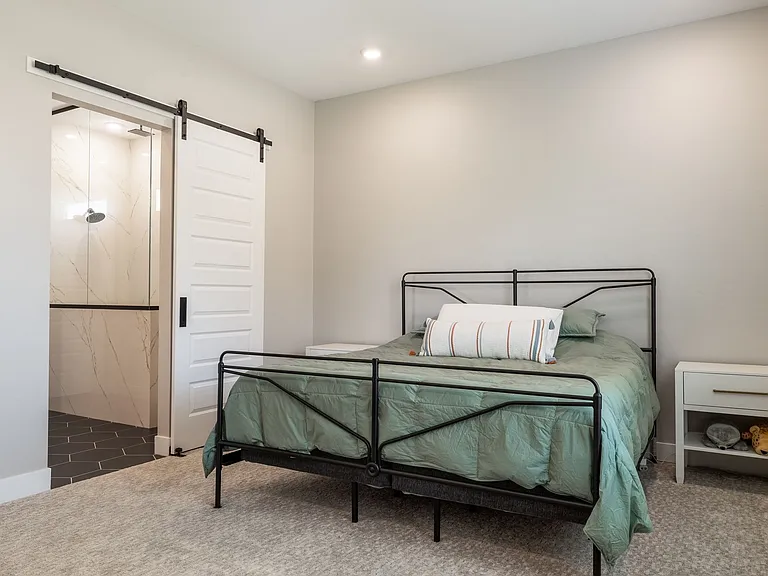 1725 E Questa Dr — Photo 66