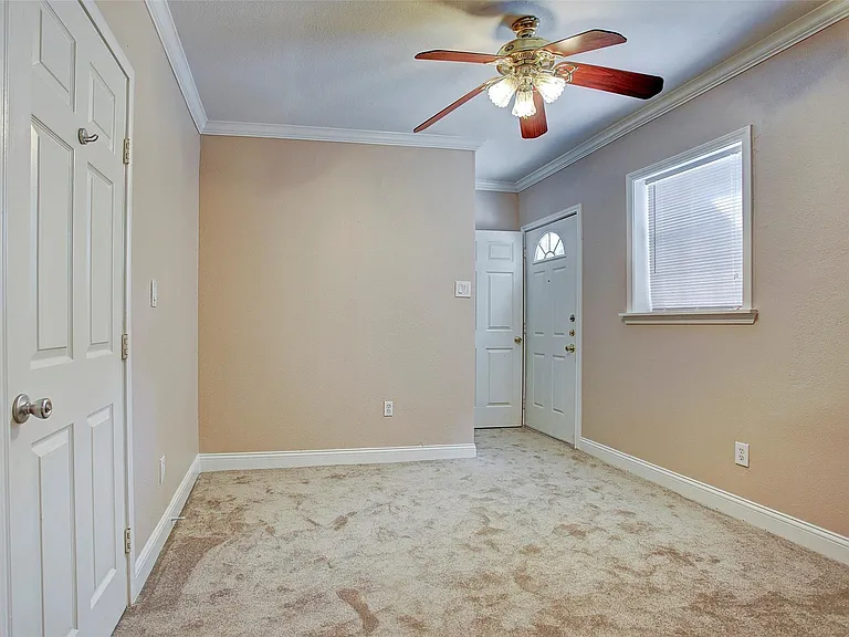 315 W Saulnier St #A — Photo 13