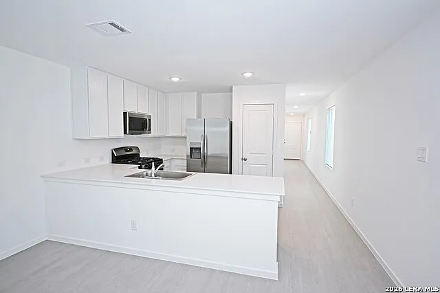 4 bed, 2.0 bath, 1483 sqft, $1,575 — Photo 4