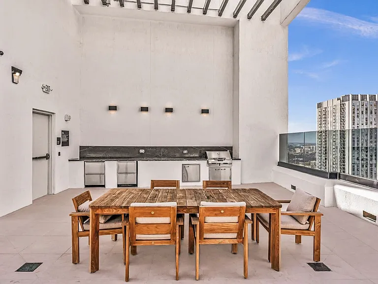 225 N Miami Ave #27-ID1537393P — Photo 33