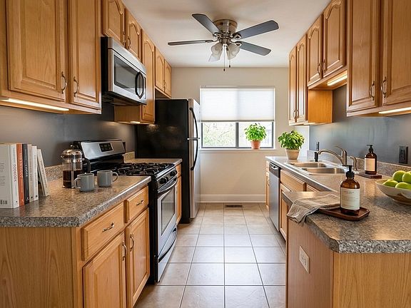 2nd image of 1327 Williamsburg Dr Unit D2