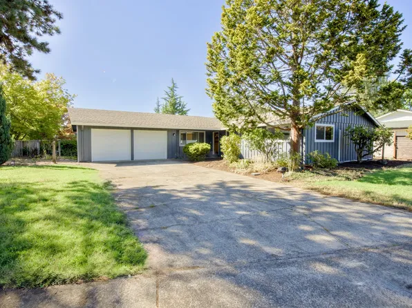 1035 NW 20th St, McMinnville, OR 97128