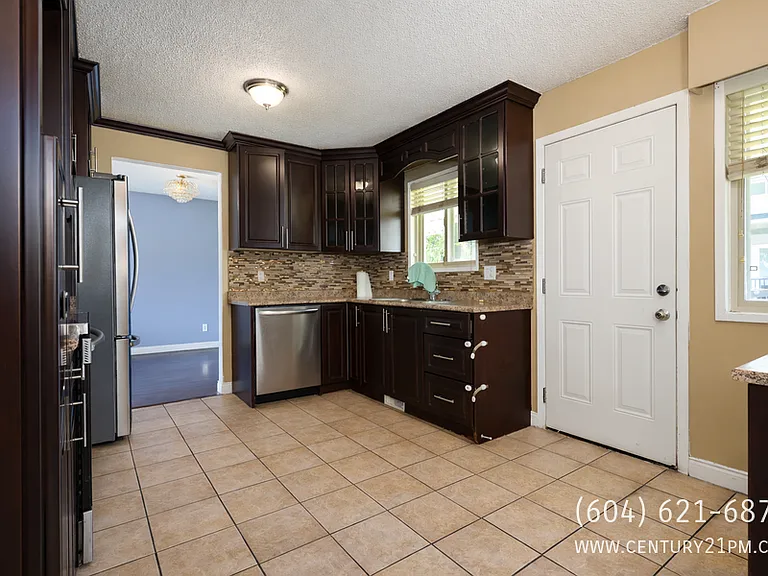 2114 Bakerview St #UPPER — Photo 6