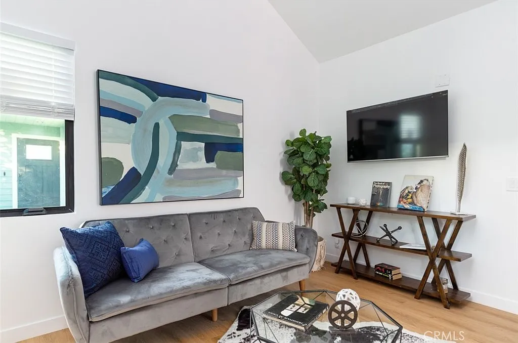 2 bed, 681 sqft, $3,850 — Photo 3