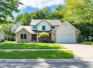 2515 Hearthstone Cir, Midland, MI 48642