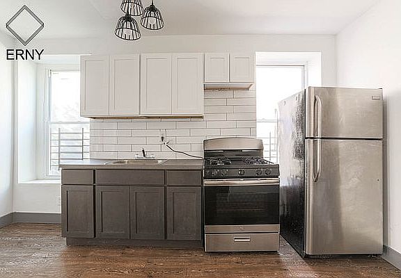 2nd image of 1930 Pacific St #3M