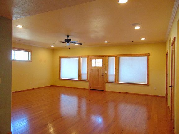 2nd image of 897 Oak Knoll Dr