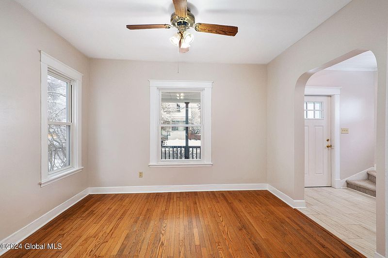 5th image of 862 Thompson Street