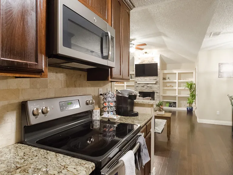 2424 Park Crest Ct — Photo 9