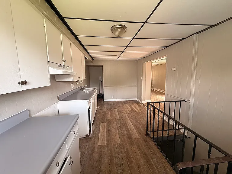 2351 Valentine St — Photo 4