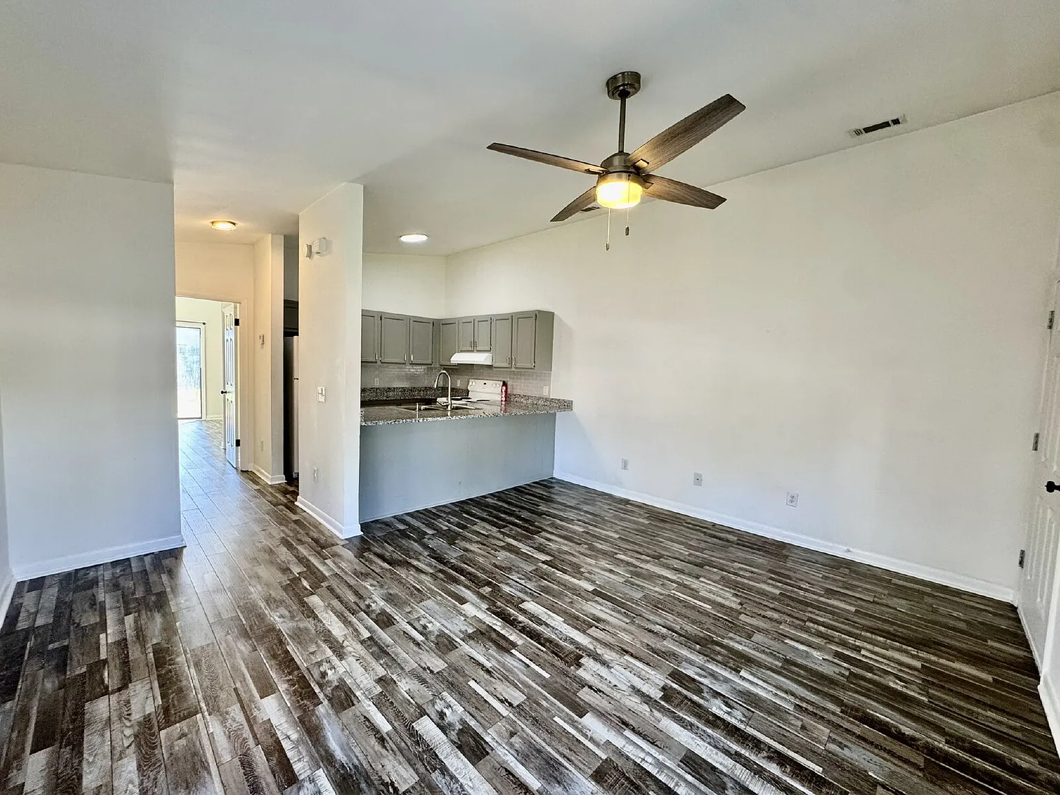 1 bed, 1.0 bath, 600 sqft, $1,350 — Photo 3