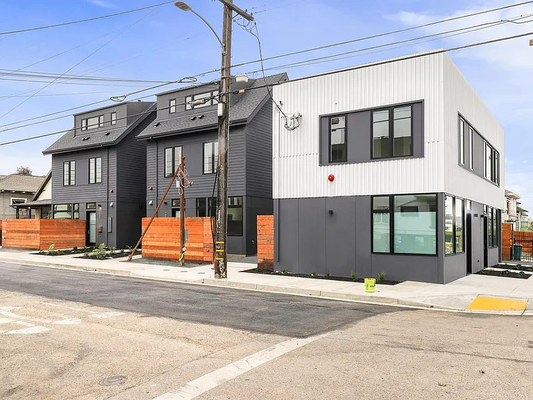 3840 West St — Photo 2