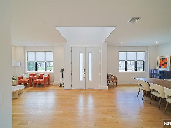 3rd image of 144 Village Cir E