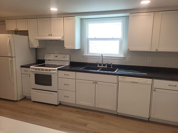2nd image of 303 Belle Aire Ave