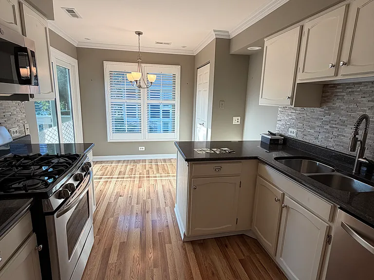 295 Coventry Cir #295 — Photo 8