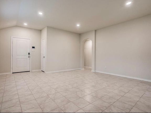 4th image of 2426 Lupton St
