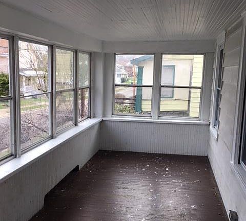 4th image of 1130 McKinley Ave
