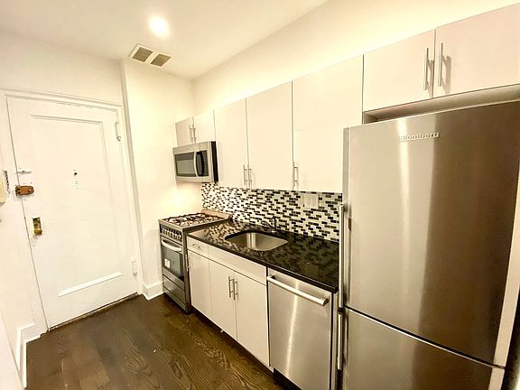 3rd image of 1 Bank St APT 6D