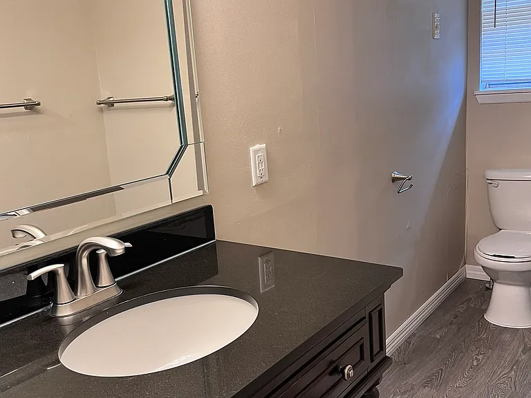 5246 Old River Rd — Photo 4