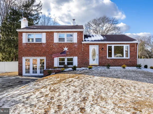 10 Evergreen Ln, Marlton, NJ 08053