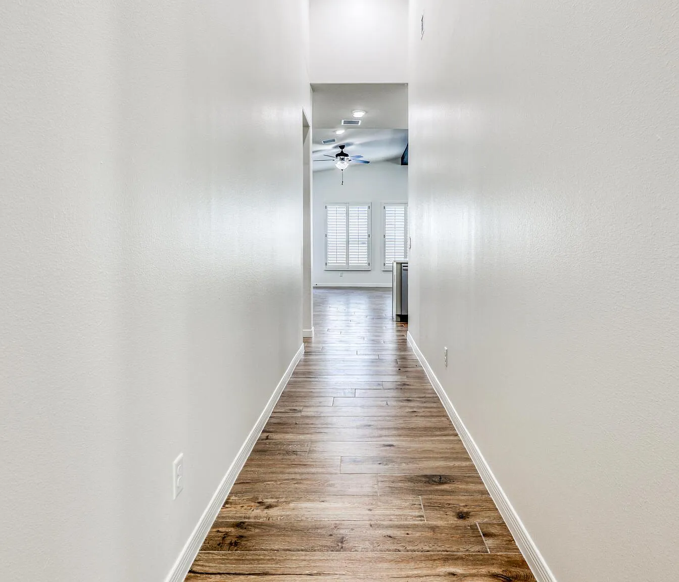 3 bed, 2.0 bath, 1604 sqft, $2,200 — Photo 4