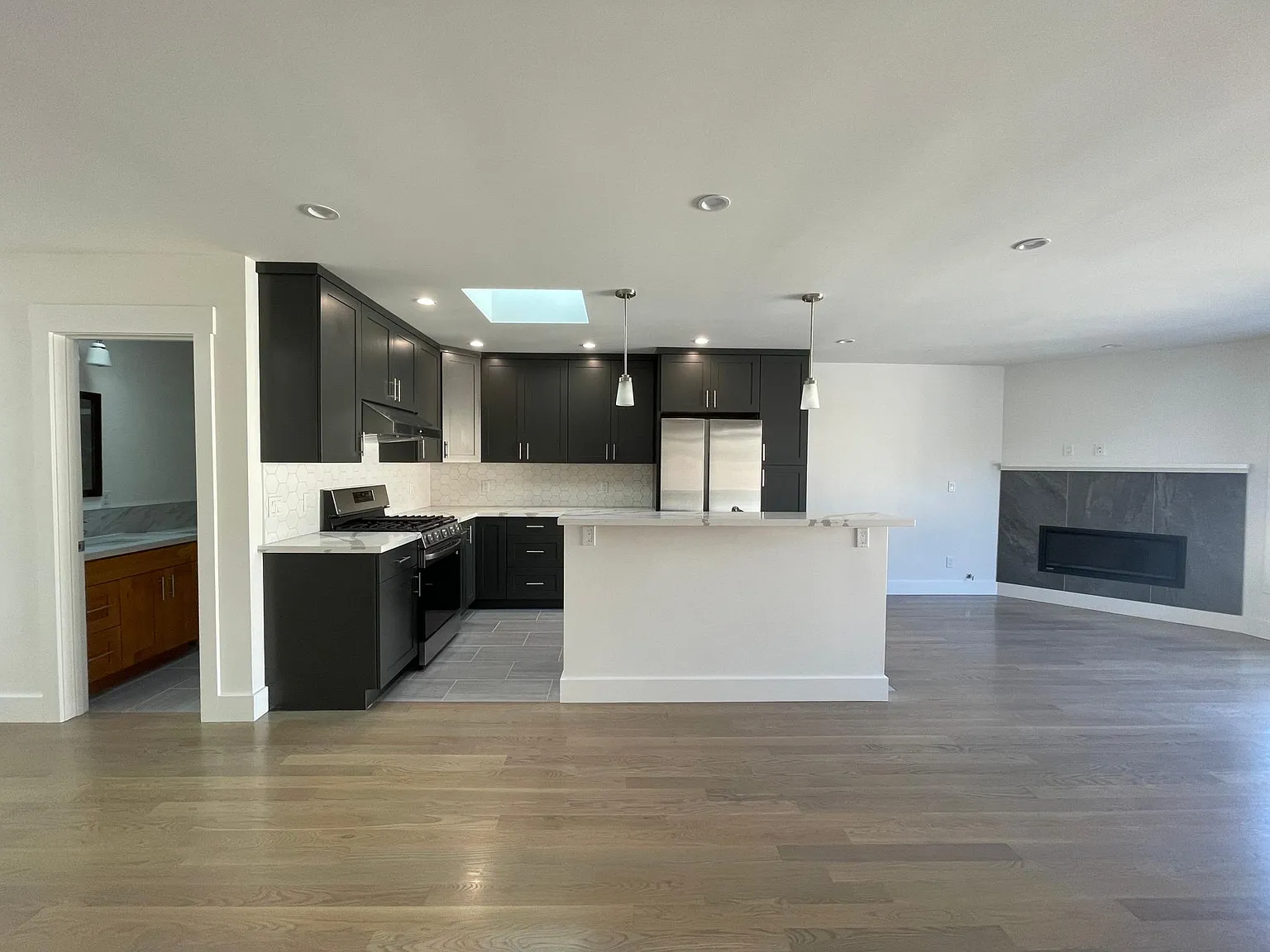294 Chester Ave — Photo 4