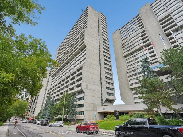 500 Laurier Ave W #1706, Ottawa, ON K1R 5E1