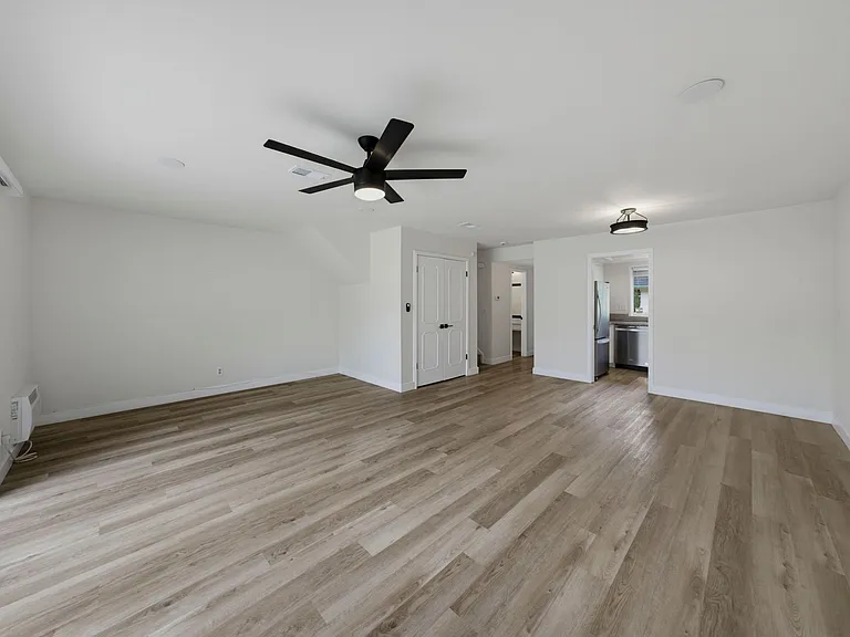 20368 Flora Ln — Photo 11