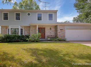 328 Warwick Dr, Naperville, IL 60565