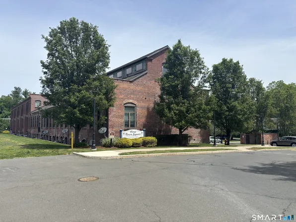 33 Mechanic St Unit 215, Windsor, CT 06095