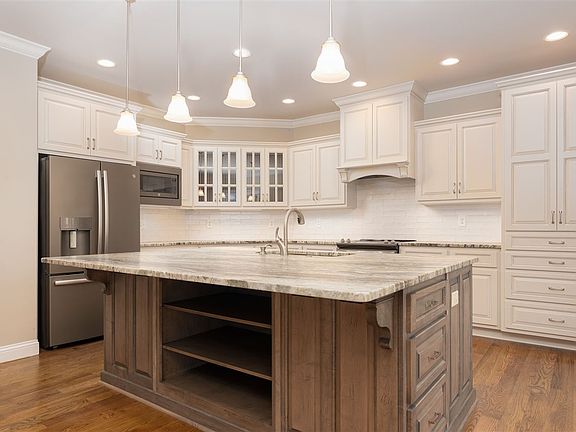 4th image of 216 Sutters Mill Dr
