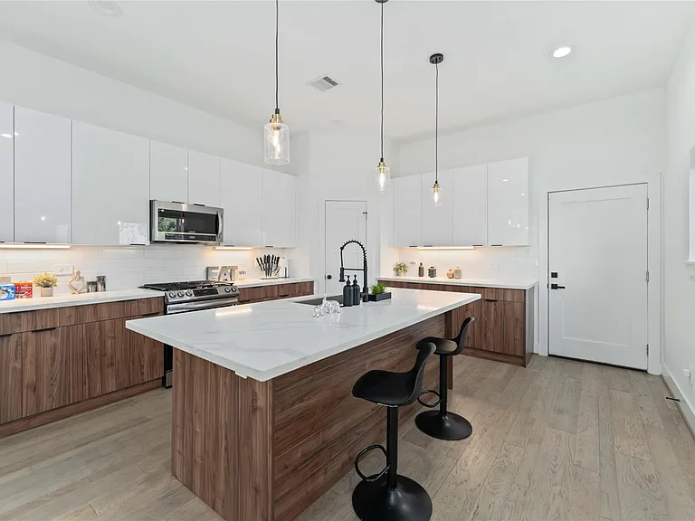 3034 Gray St #B — Photo 3