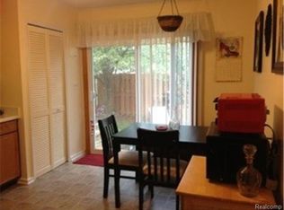 608 Estrada Dr, Belleville, MI 48111