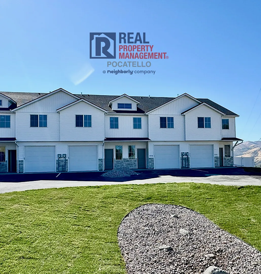 Brand New 3 Bed 2.5 Bath Townhome - Small Dog Negotiable — Photo 1