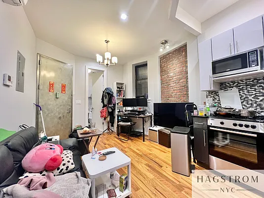 Rented by Hagstrom Management Inc | media 15